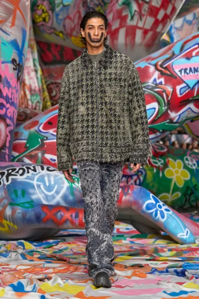 Look 17